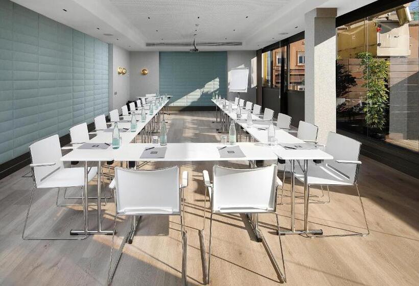 Отель Olivia Plaza