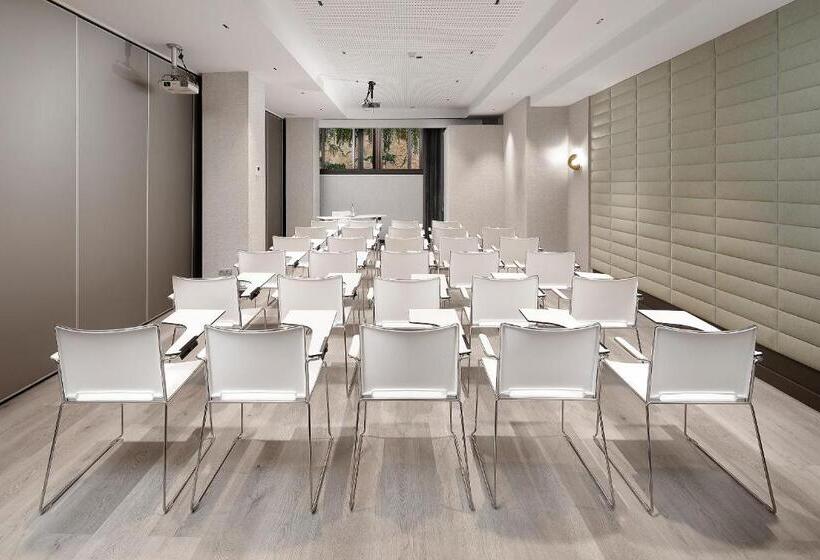 Отель Olivia Plaza