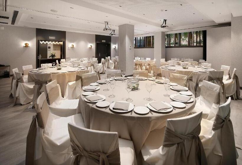 Отель Olivia Plaza