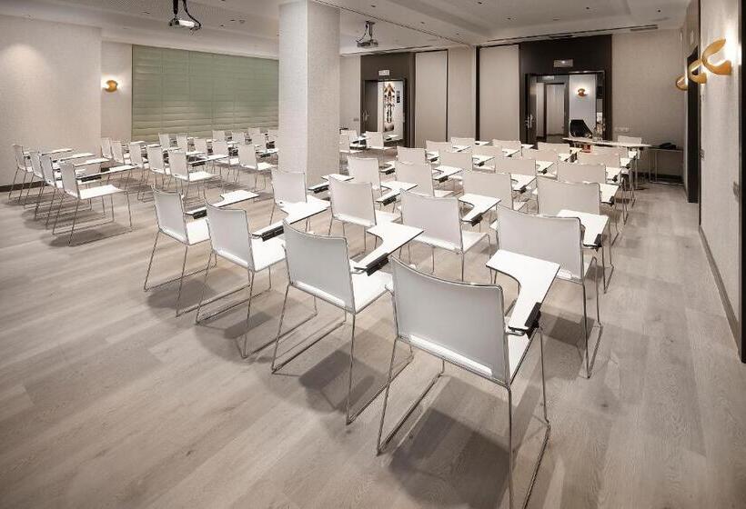 Отель Olivia Plaza