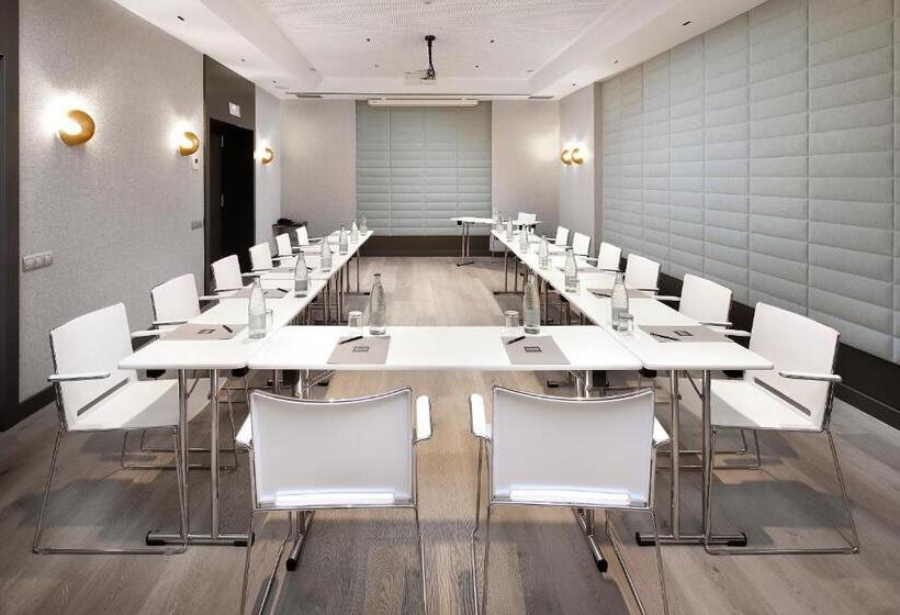 Отель Olivia Plaza