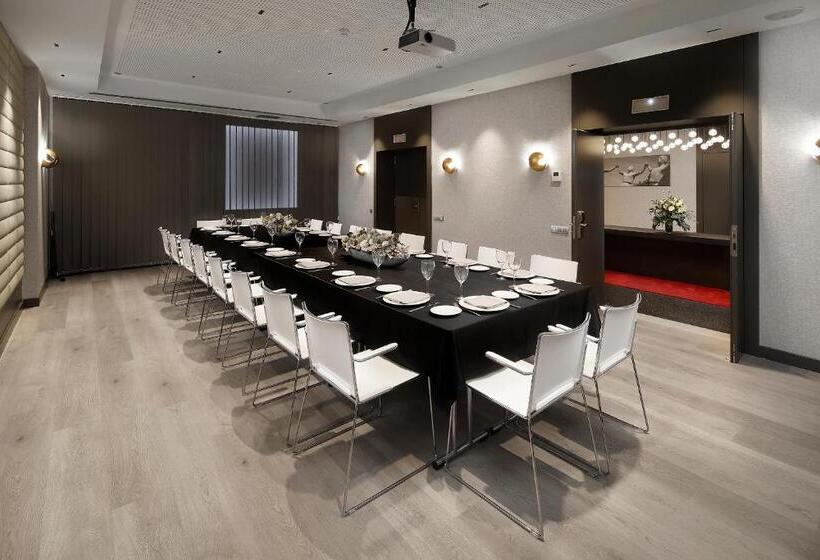 Отель Olivia Plaza