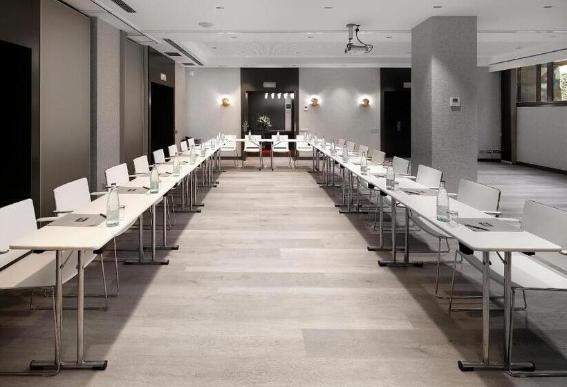 Отель Olivia Plaza