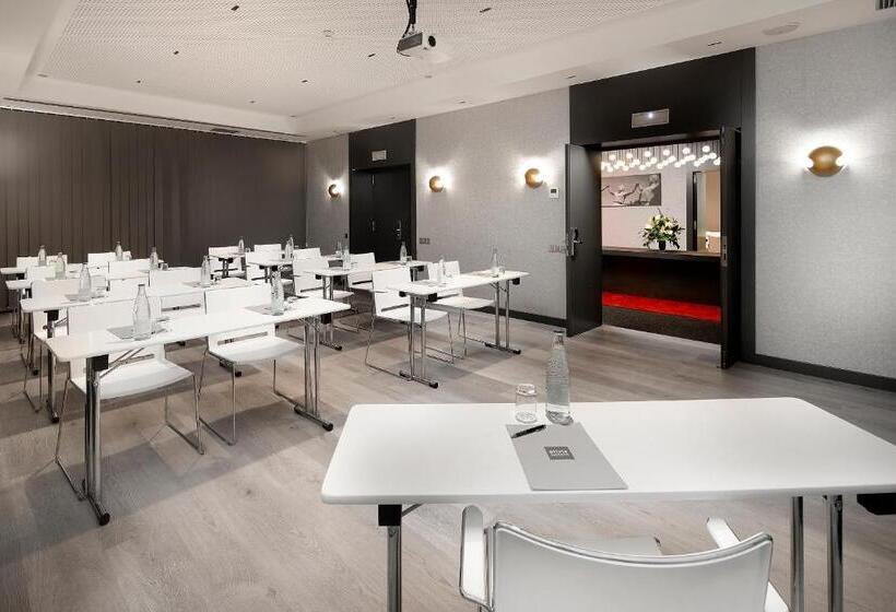 Отель Olivia Plaza