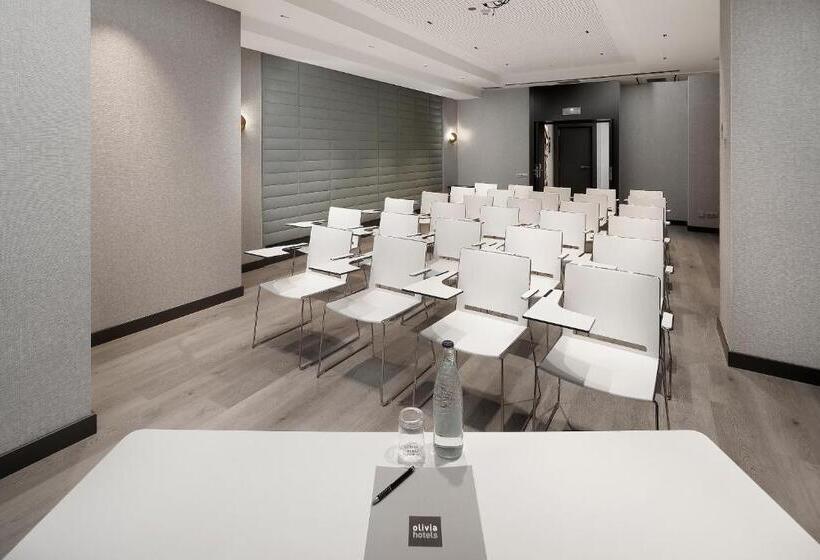 Отель Olivia Plaza