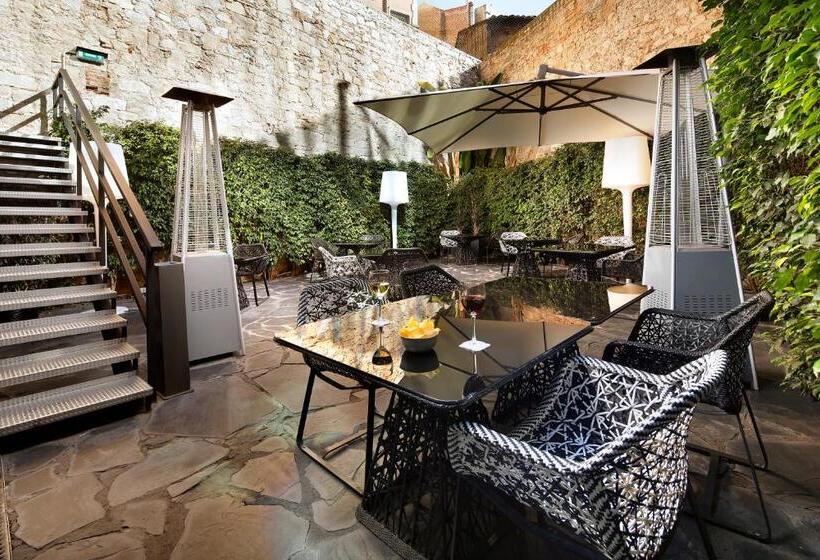 Отель Olivia Plaza