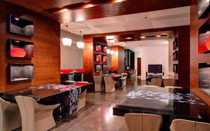 Отель Olivia Plaza