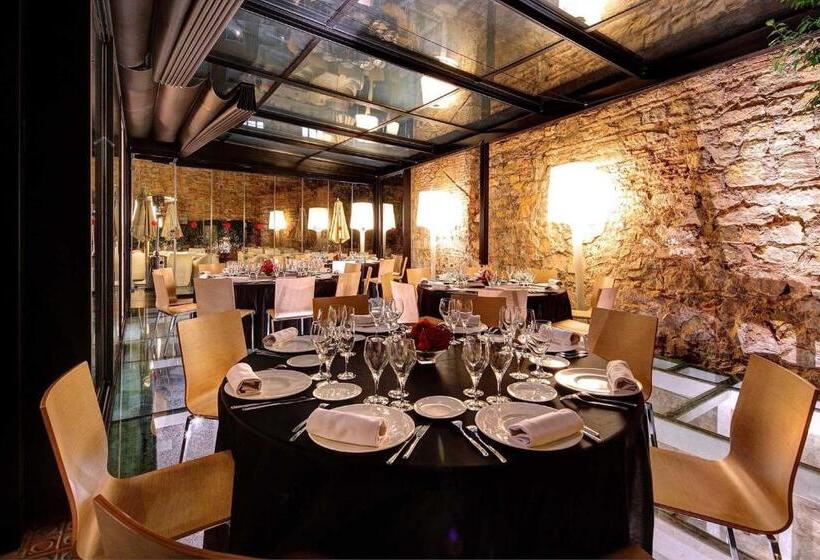 Отель Olivia Plaza