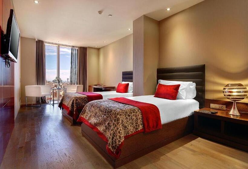 Отель Olivia Plaza