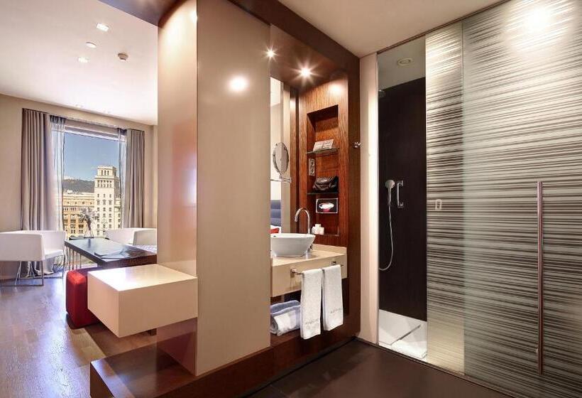 Отель Olivia Plaza