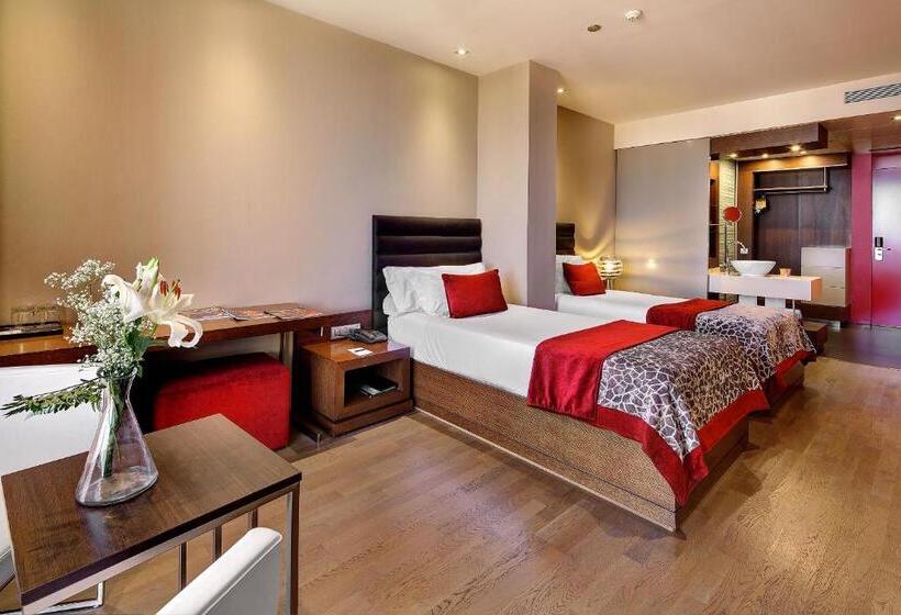 Отель Olivia Plaza