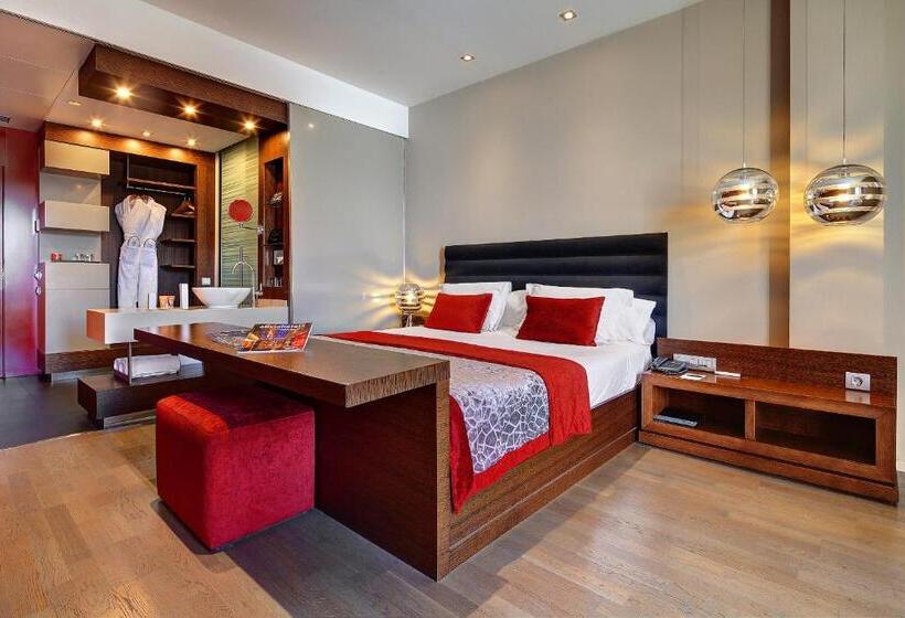 Отель Olivia Plaza