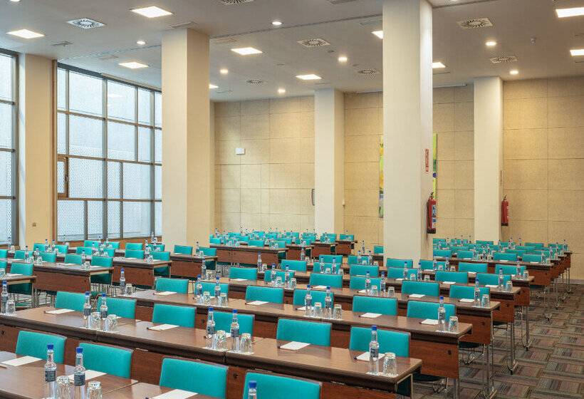 هتل Puerta De Bilbao