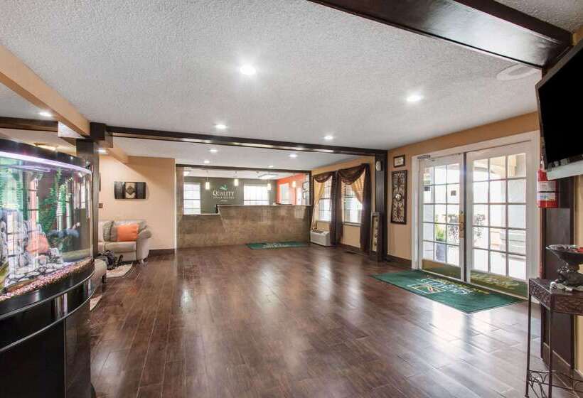 هتل Quality Inn & Suites I 35 Near Frost Bank Center