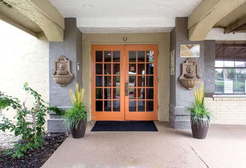 هتل Quality Inn & Suites I 35 Near Frost Bank Center