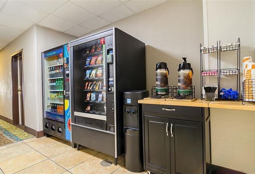 هتل Holiday Inn & Suites Richmond West End, An Ihg