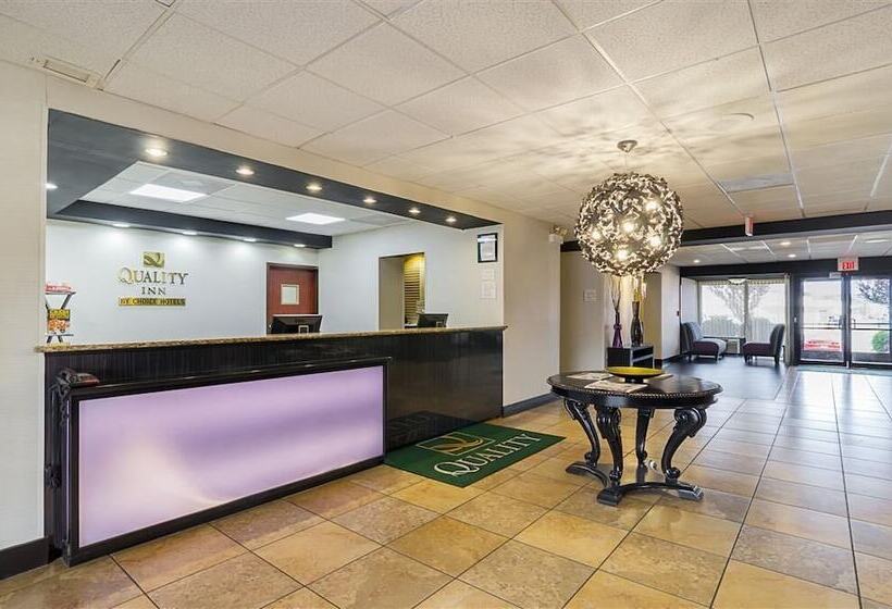 هتل Holiday Inn & Suites Richmond West End, An Ihg