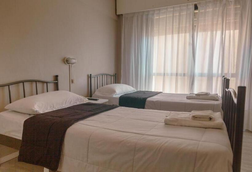 هتل Rayentray Hostal