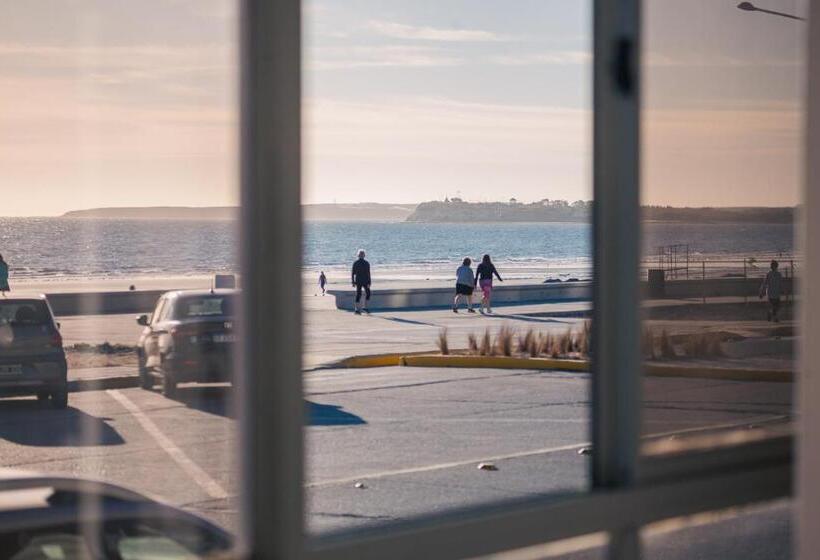 هتل Rayentray Hostal