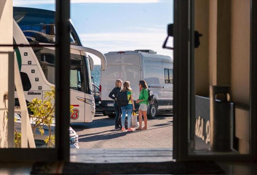 هتل Rayentray Hostal