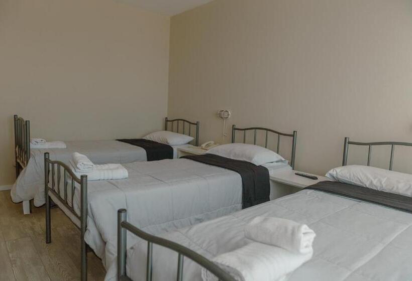 هتل Rayentray Hostal