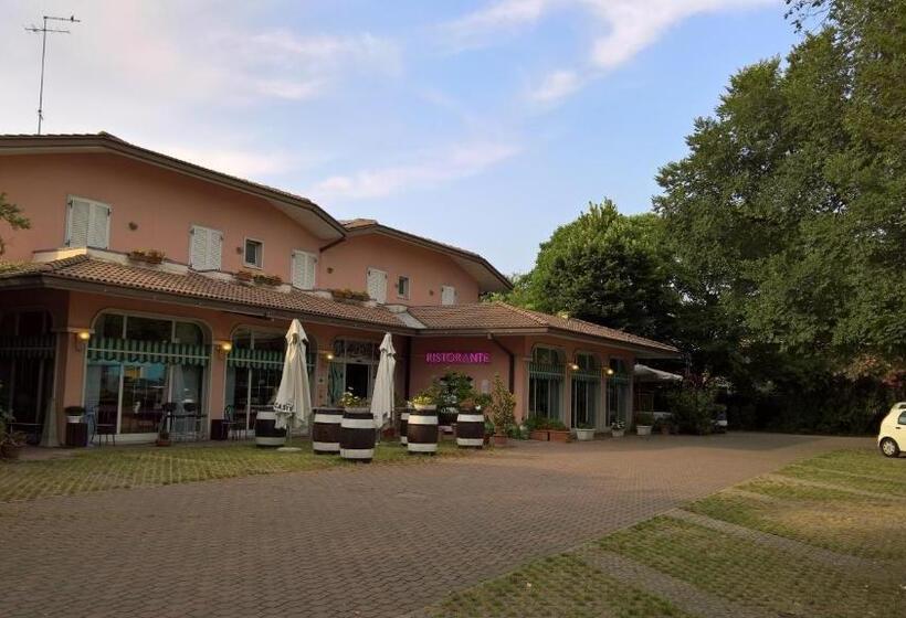 Отель Ristorante Alla Campagna