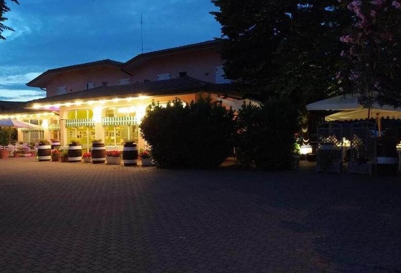 Отель Ristorante Alla Campagna
