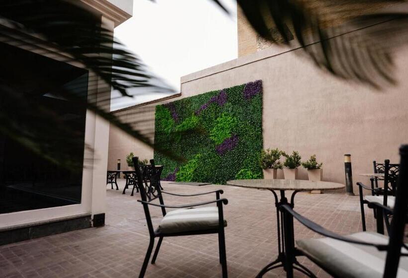 Отель San Nicolas Plaza