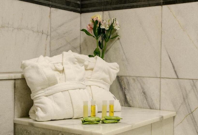 Отель San Nicolas Plaza