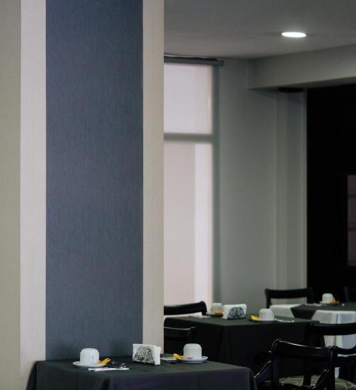 Отель San Nicolas Plaza