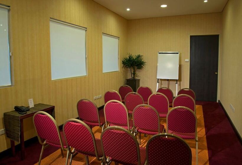 호텔 Tower Inn & Suites