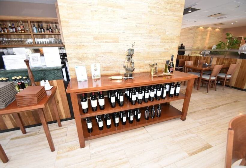 هتل Tower Inn & Suites