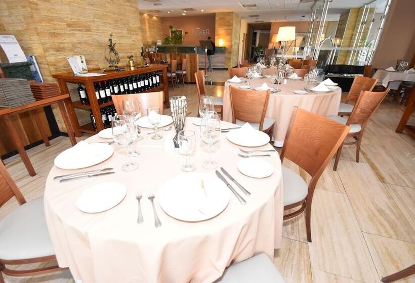 호텔 Tower Inn & Suites