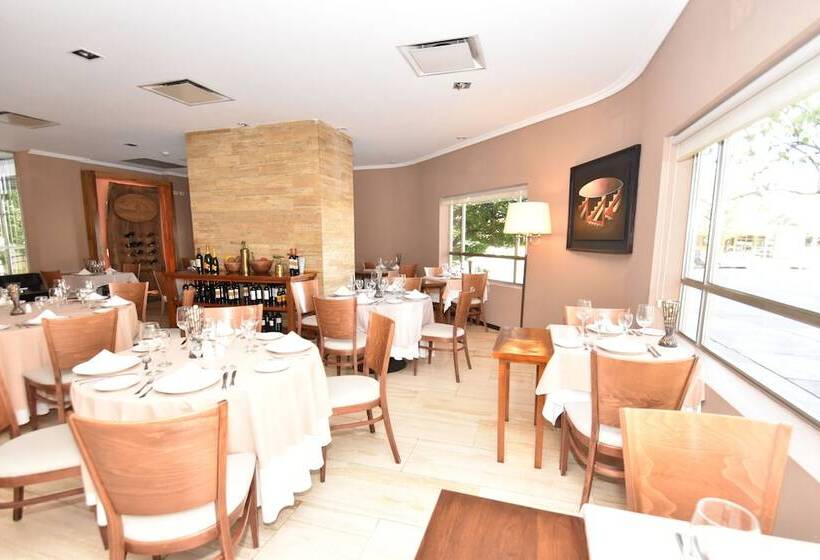 호텔 Tower Inn & Suites