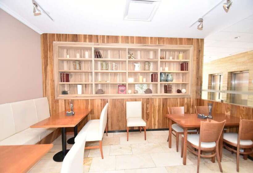 호텔 Tower Inn & Suites