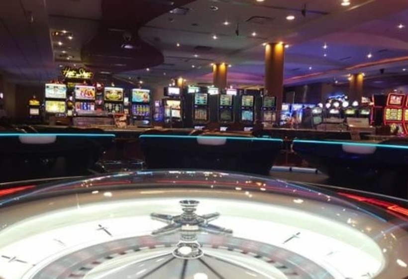 هتل Tower Inn & Suites