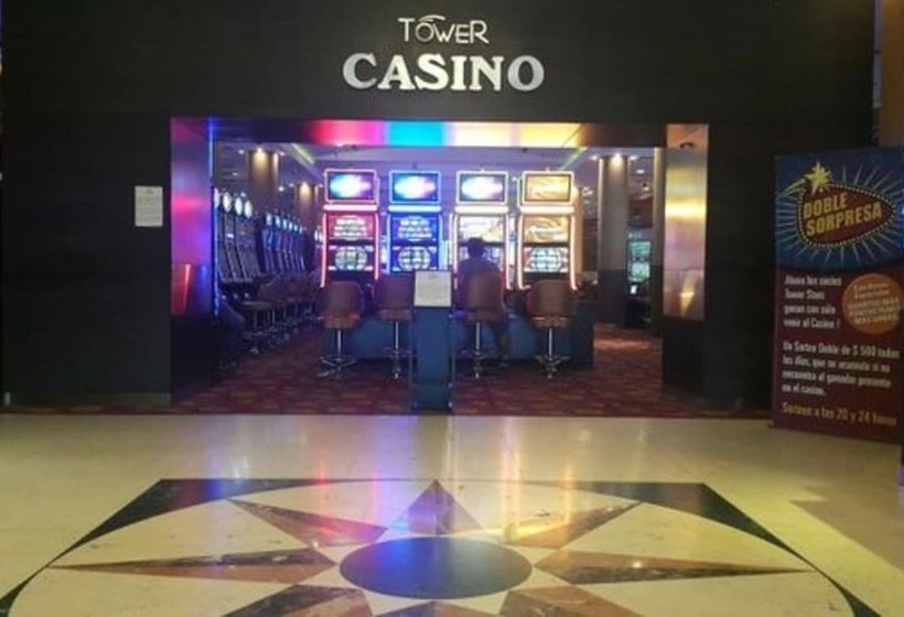 호텔 Tower Inn & Suites