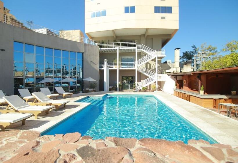 호텔 Tower Inn & Suites