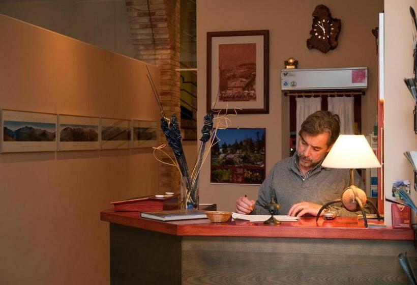 בית מלון כפרי Villa De Ayerbe