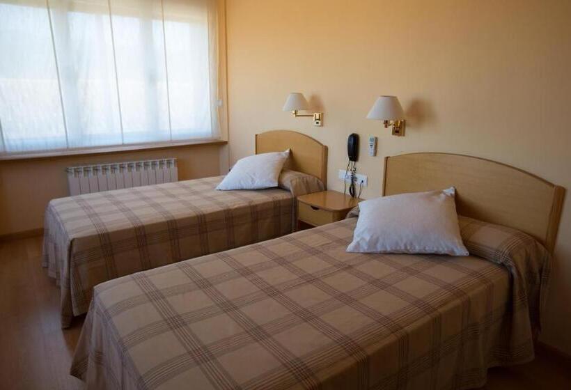 בית מלון כפרי Villa De Ayerbe