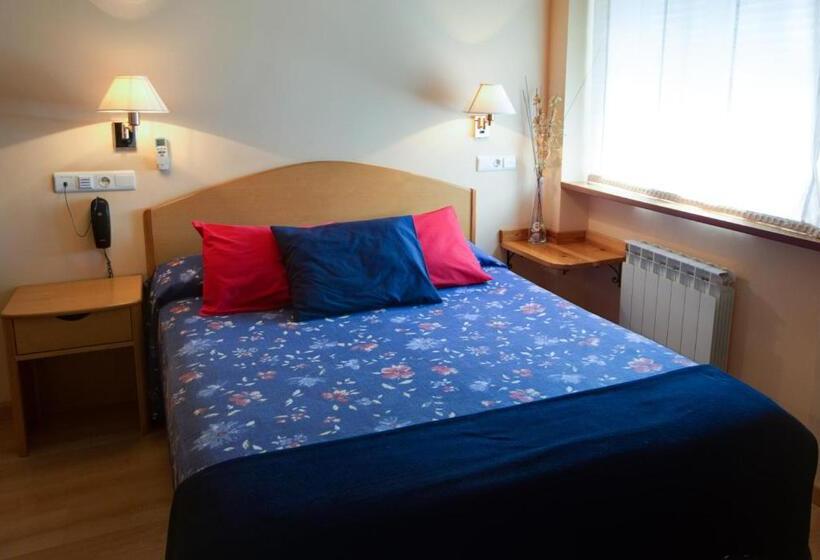 בית מלון כפרי Villa De Ayerbe