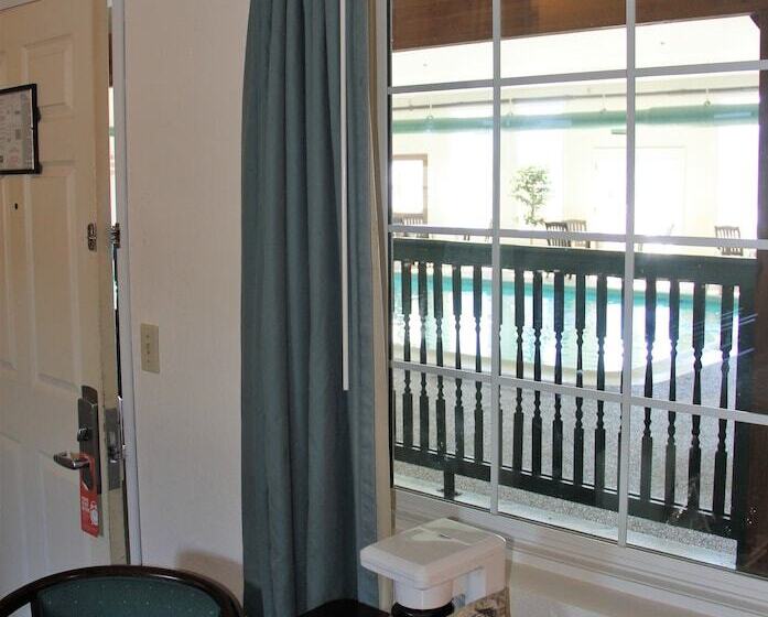 בית מלון כפרי Voyager Inn