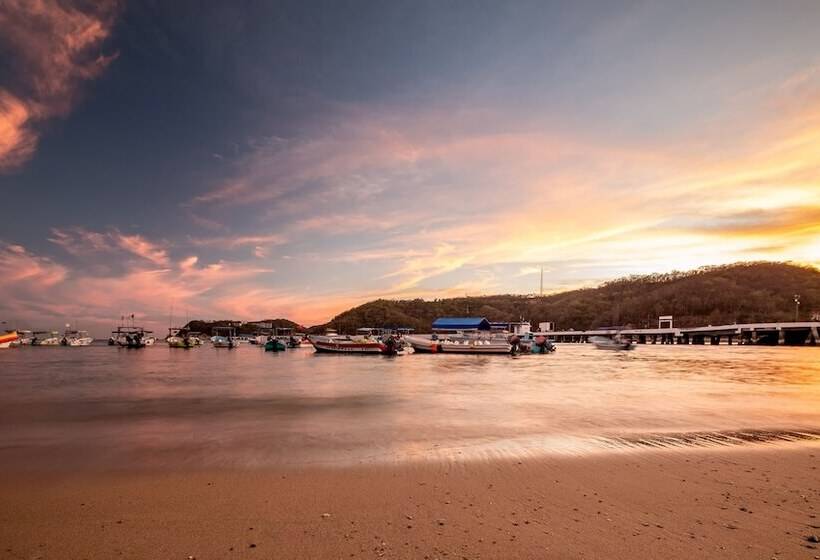 Marina Resort & Beach Club