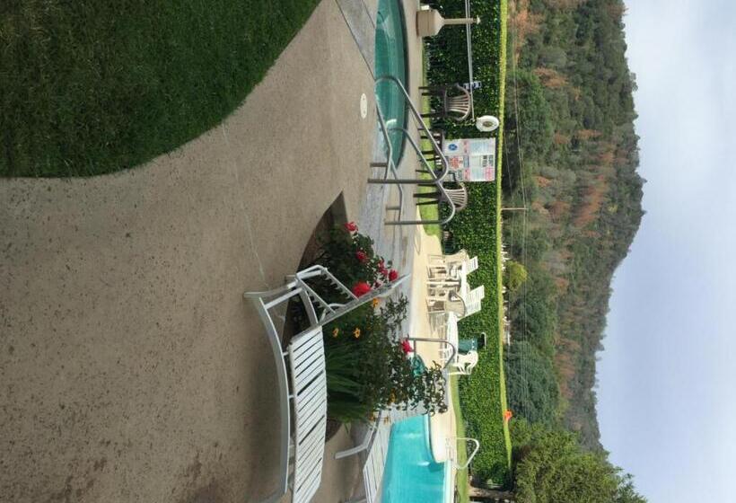 فندق على الطريق Miners Inn