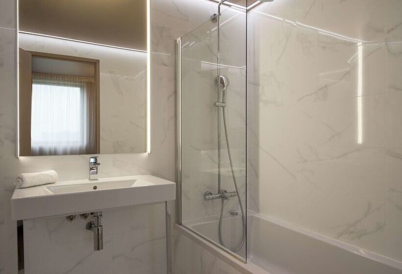 Brit Hotel Codalysa Marne La Vallée   Torcy