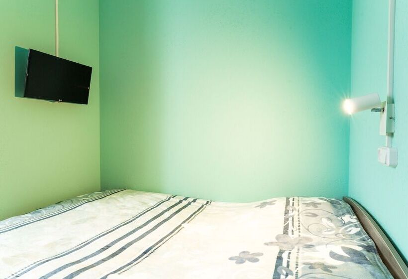 فندق Happy Holiday Hostel