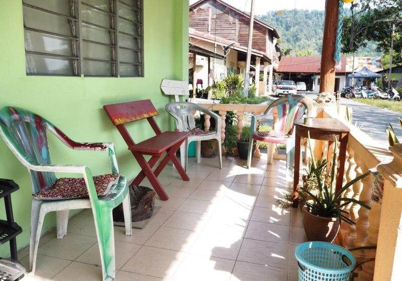 Отель Mermaid & Unicorn Guesthouse