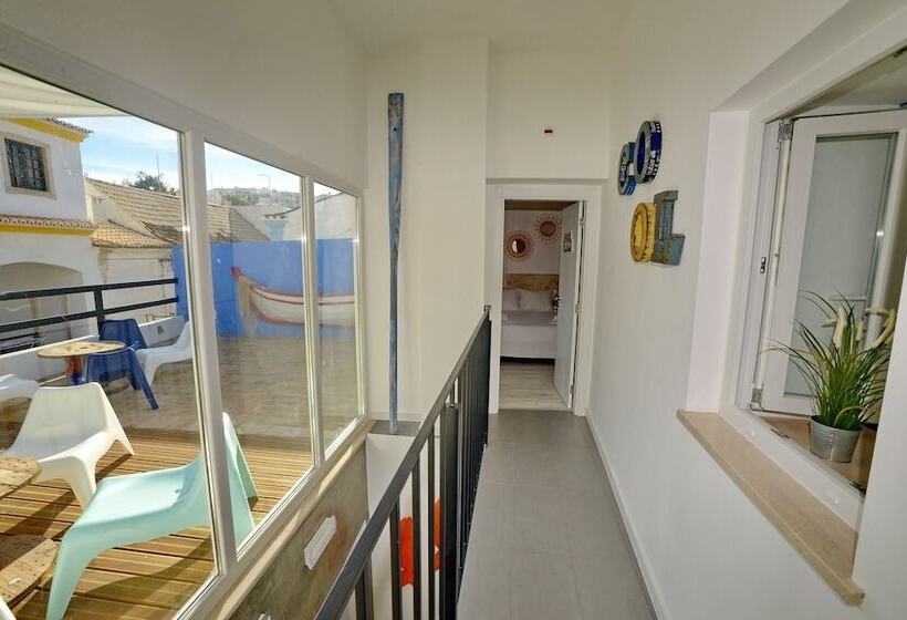 בית מלון כפרי Son Of A Beach Hostel