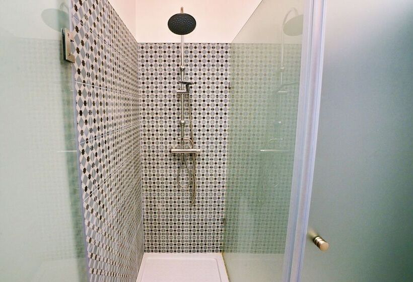 בית מלון כפרי Son Of A Beach Hostel