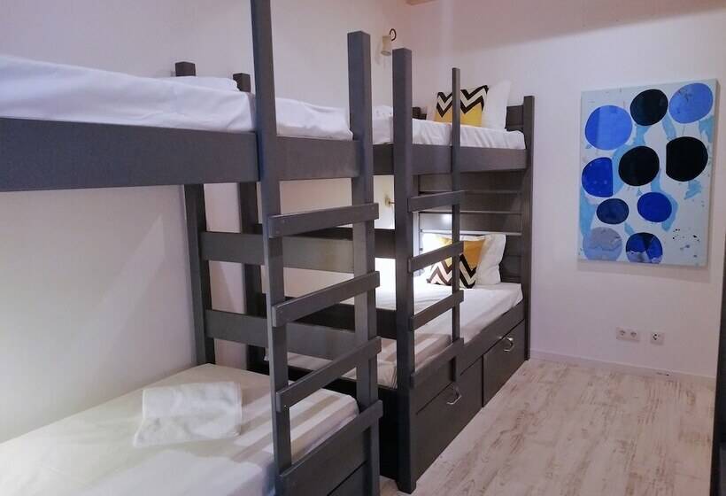 בית מלון כפרי Son Of A Beach Hostel